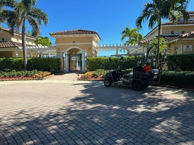 Property Photo:  1110 Lake Shore Drive 103  FL 33403 