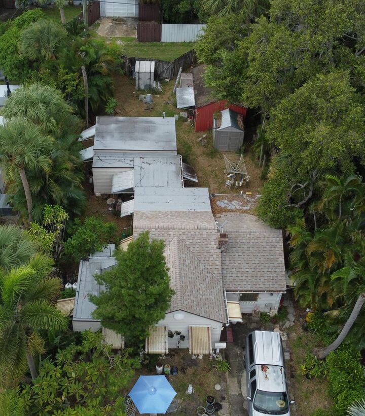 Property Photo:  809 N Lakeside Drive  FL 33460 