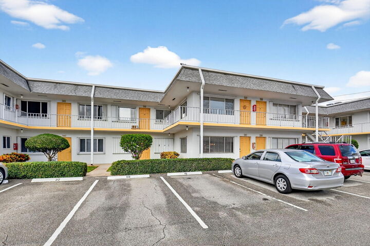 Property Photo:  3240 Lake Osborne Drive 107  FL 33461 