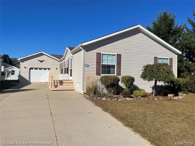 Property Photo:  2679 Manatee Court  MI 48446 