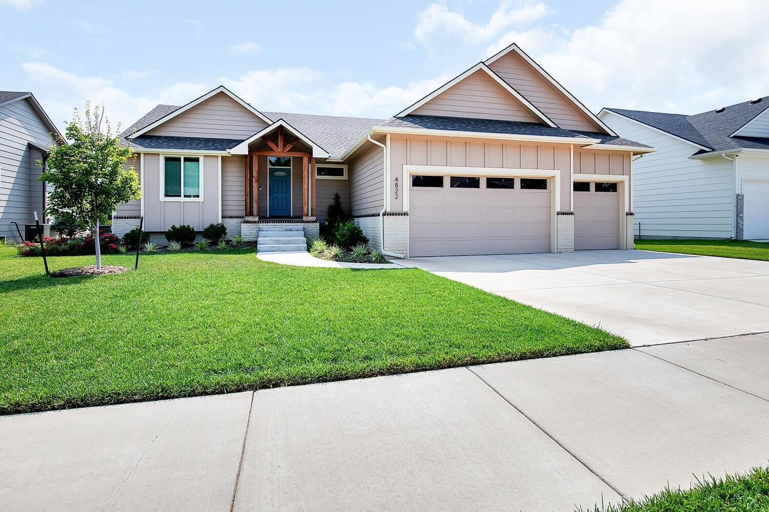 Property Photo: 4822 N Peregrine St KS 67219-3085