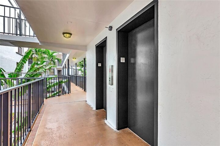 Property Photo: 3440 NE 192nd St 2J-A FL 33180