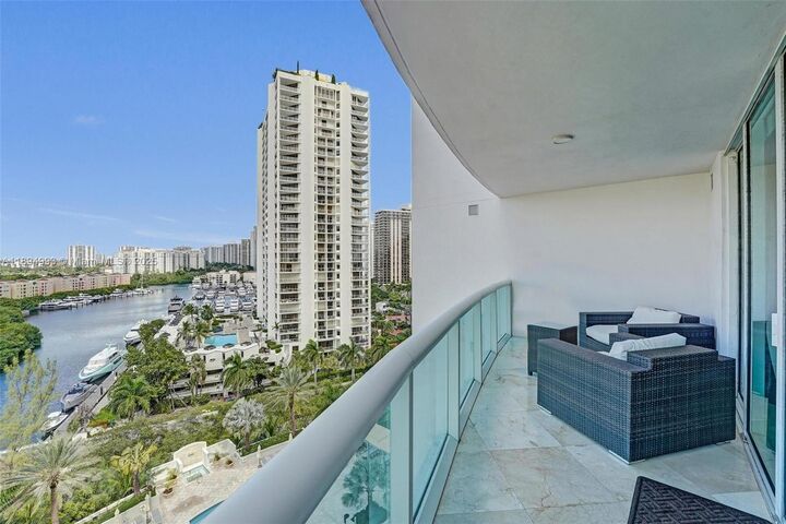 19400 Turnberry Way 1012  Aventura FL 33180 photo