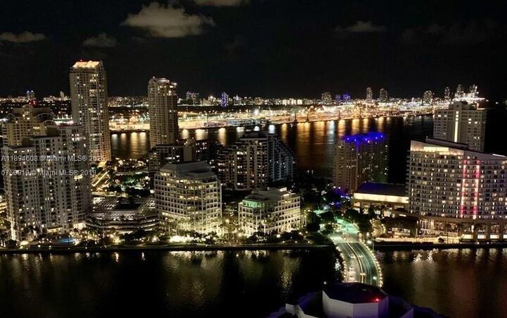 Property Photo:  950 Brickell Bay Dr 3610  FL 33131 