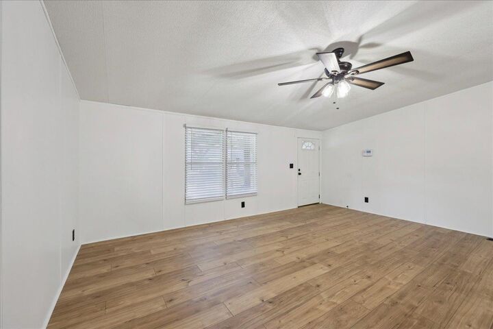 Property Photo:  510 Moye St  TX 77659