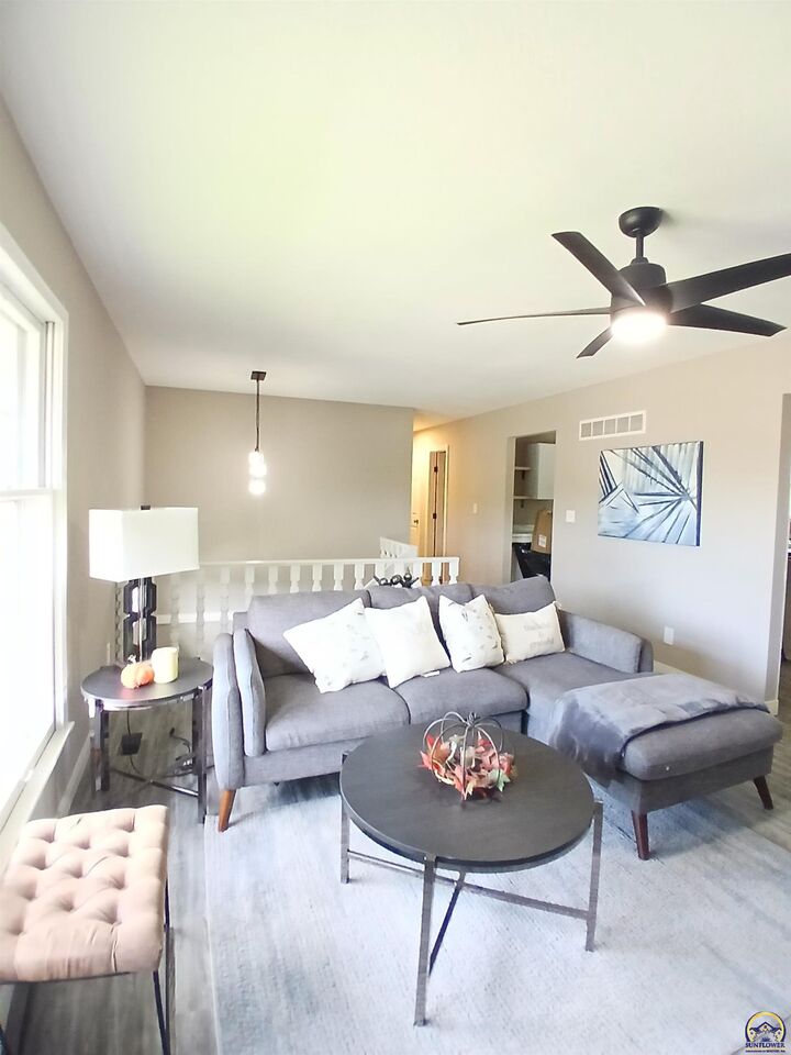 Property Photo: 1149 SE 43rd St KS 66609