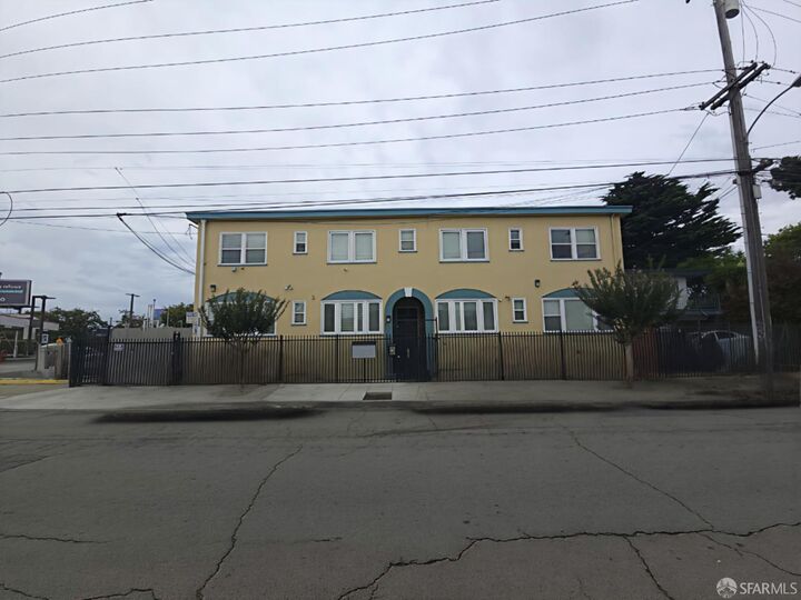 Property Photo:  990 34th Street  CA 94608