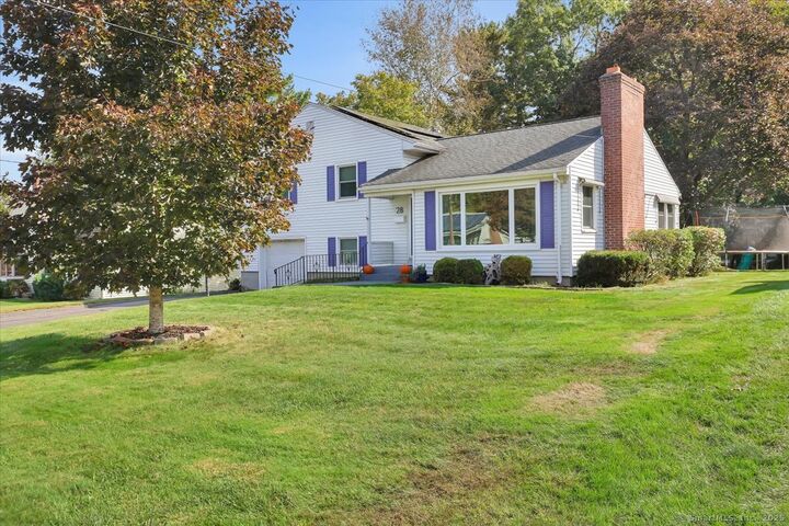 Property Photo:  28 Briar Lane  CT 06037