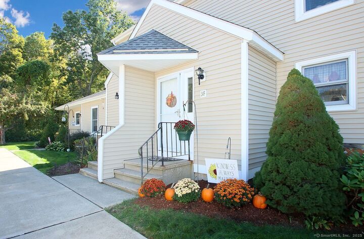 3 The Hamlet Apt F  Enfield CT 06082 photo