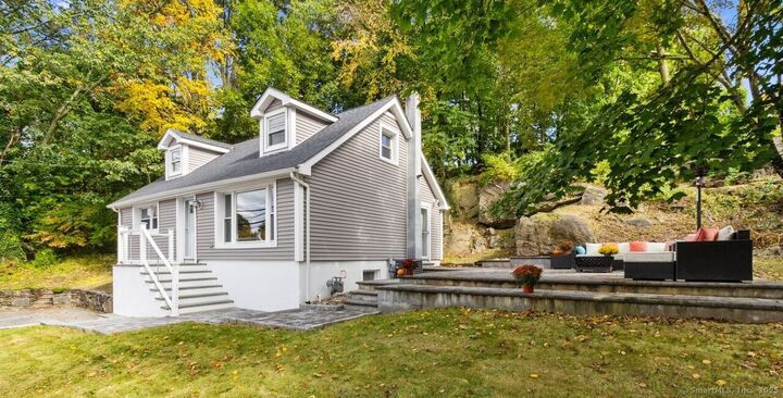 Property Photo: 207 Sheephill Road CT 06878