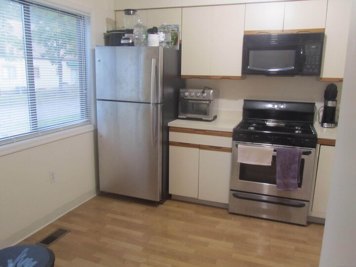 Property Photo: 2 Waterford Place 2 CT 06001