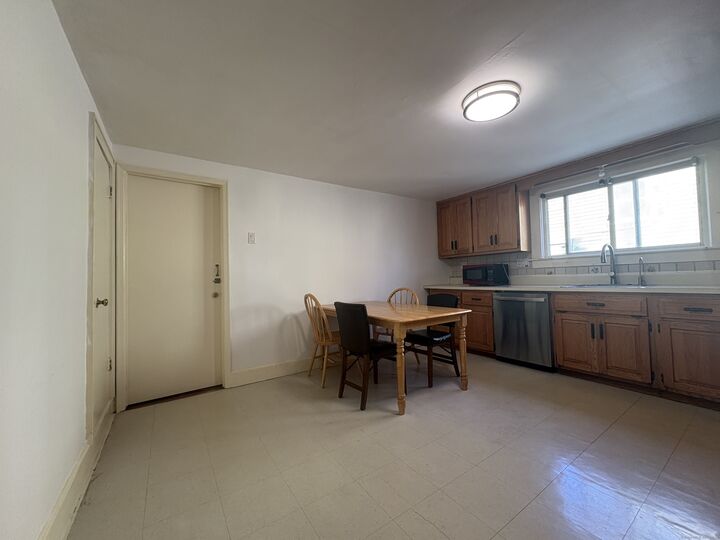 Property Photo:  