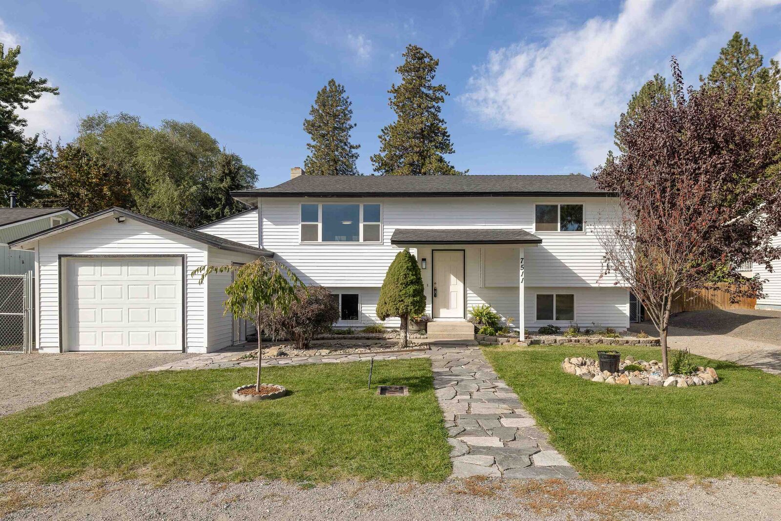 Property Photo: 7511 N Robin St WA 99025