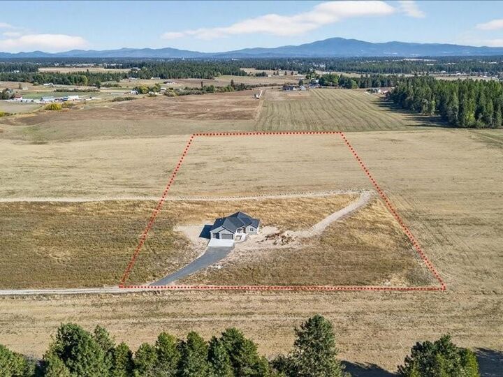 Property Photo: 8553 W Dahl Rd WA 99006