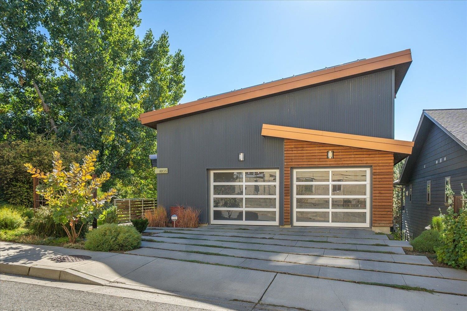 Property Photo: 1805 W Cannon Place Ln WA 99204