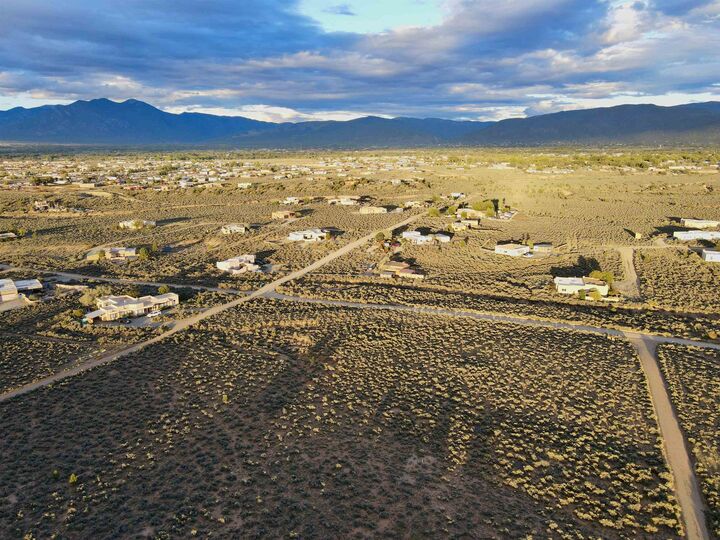 Property Photo: 42 Camino De Los Arroyos NM 87557