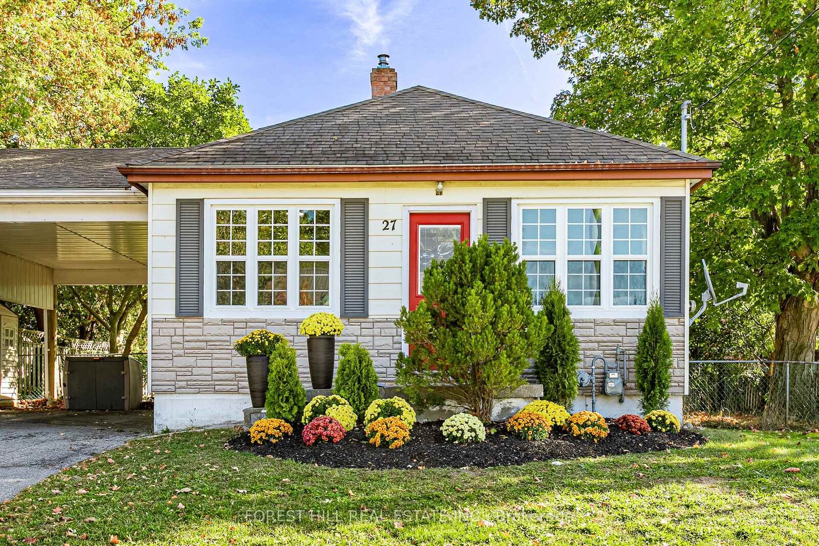 Property Photo:  27 Centre Street  ON N4S 3X6