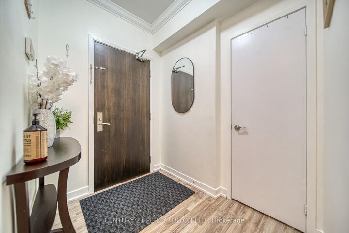 Photo de la propriété: 840 Queens Plate Drive 902 ON M9W 7J9