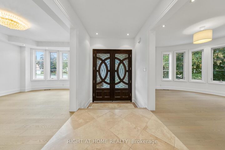 Photo de la propriété: 125 Kingsdale Avenue ON M2N 3W5
