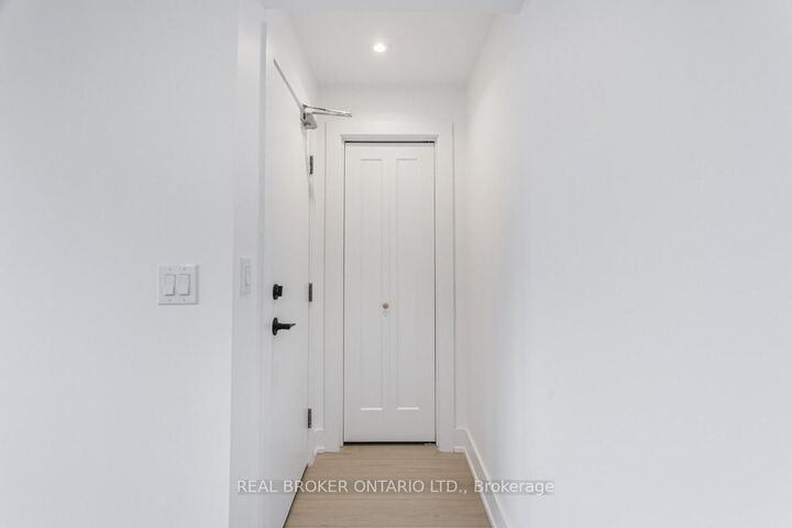 Property Photo:  185 Bowie Avenue Lower  ON M6E 2R5