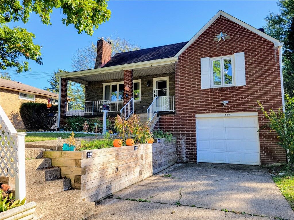 Property Photo:  440 Colonial Dr  PA 15146 
