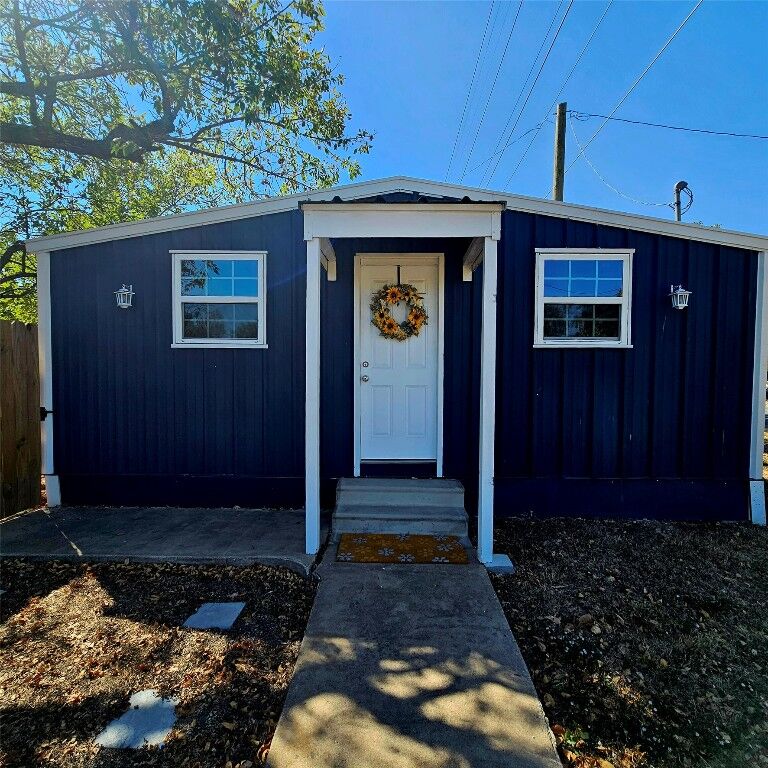 Property Photo: 603 E Pecan Street B TX 76574