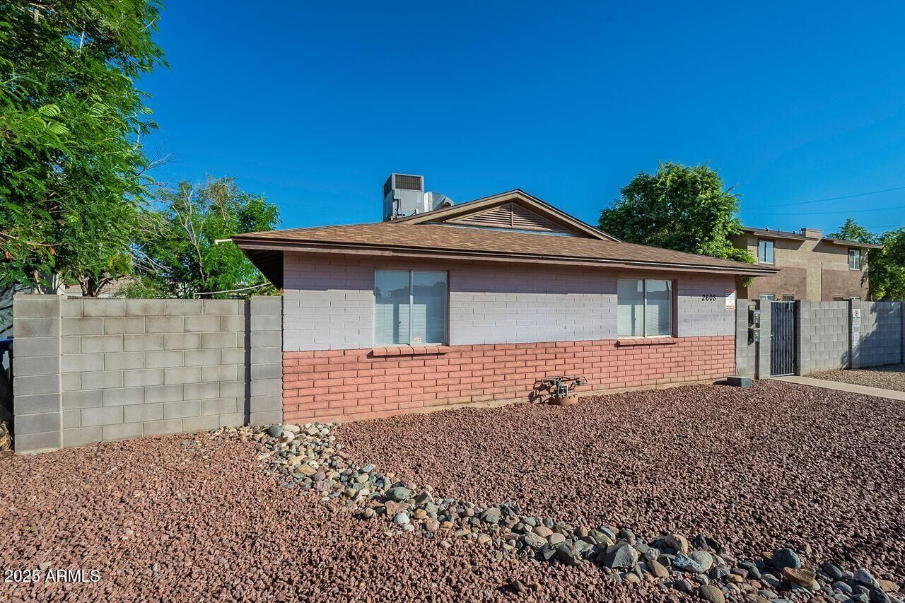 Property Photo: 2608 W Ocotillo Road AZ 85017
