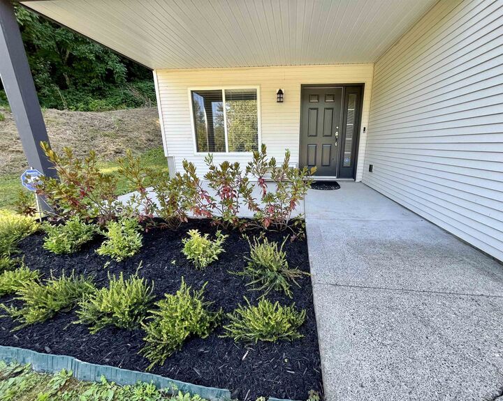Photo de la propriété: 5800 Jinkerson Road BC V2R 0C8