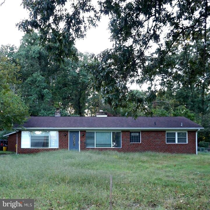 Property Photo: 7948 Oak Road MD 21122