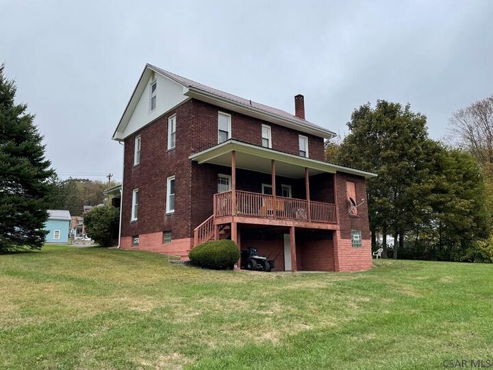 Property Photo:  2611 Jackson Ave Apt 1 And Apt 2  PA 15963