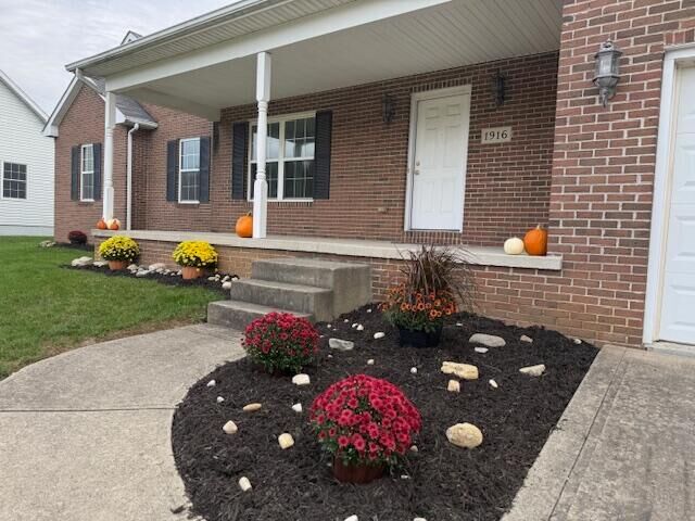 Property Photo:  1916 Country Place  OH 43130