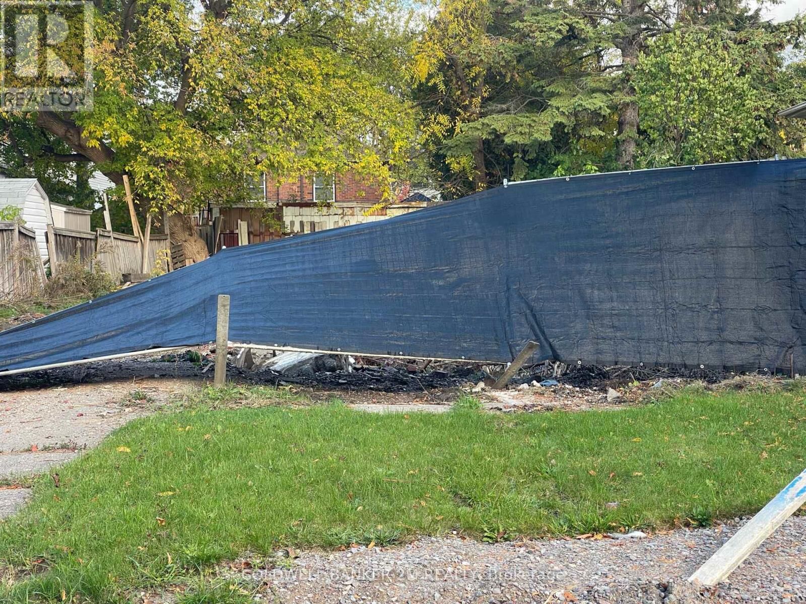 Photo de la propriété:  305 Oshawa Boulevard South  ON L1H 5R9