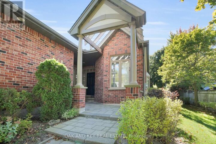 Property Photo: 38 Quinella Place ON N6K 4H2