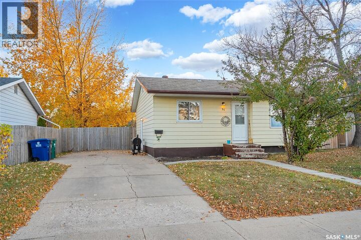 Property Photo: 35 Bernard Crescent SK S7L 5L6