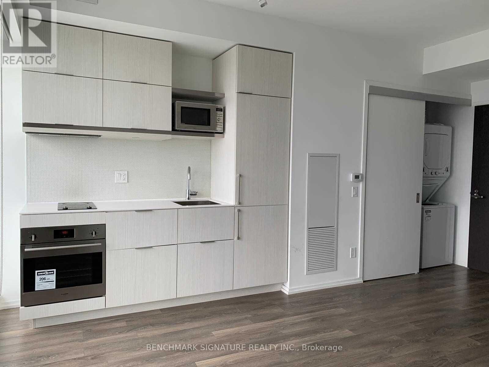 Property Photo:  197 Yonge Street 4808  ON M5B 0C1 