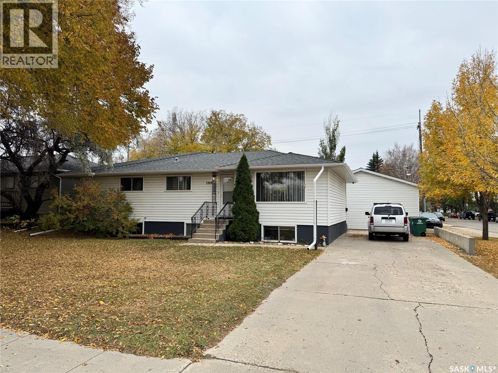 Property Photo:  2919 20th Street W  SK S7M 1C2