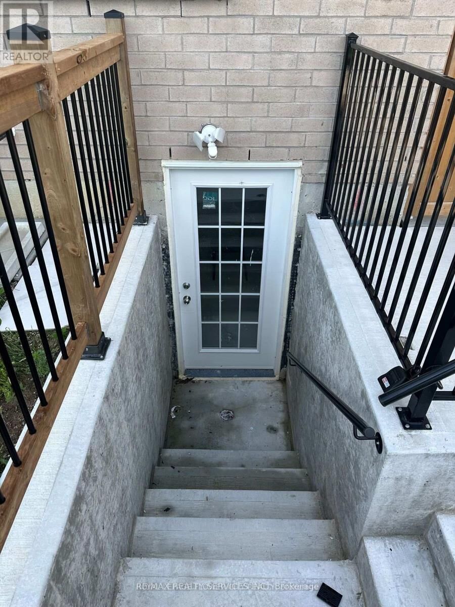 Property Photo:  21 Divers Road Bsmt  ON L7A 5C8 