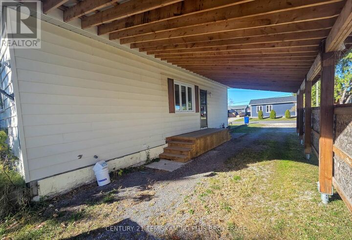 Property Photo: 41 Eleventh Street ON P0J 1E0