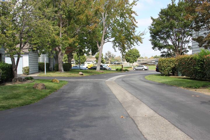 Property Photo: 822 Magellan Ln CA 94404