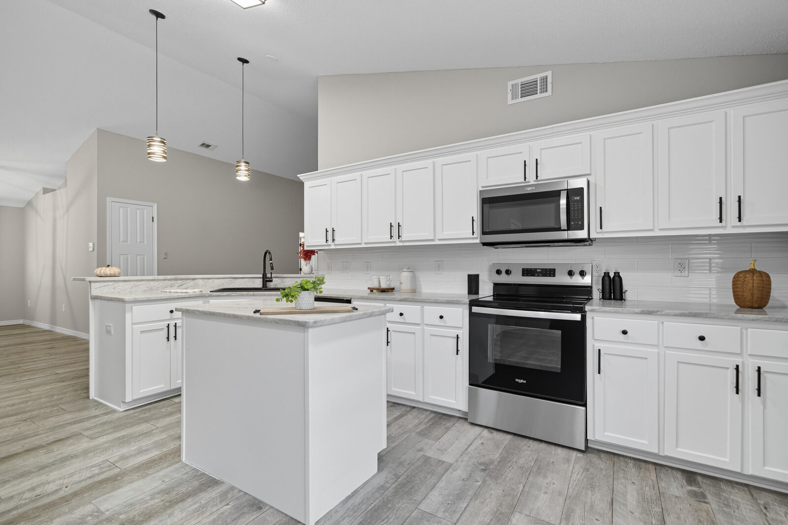 Property Photo: 725 Marsh Harbor Drive FL 32569
