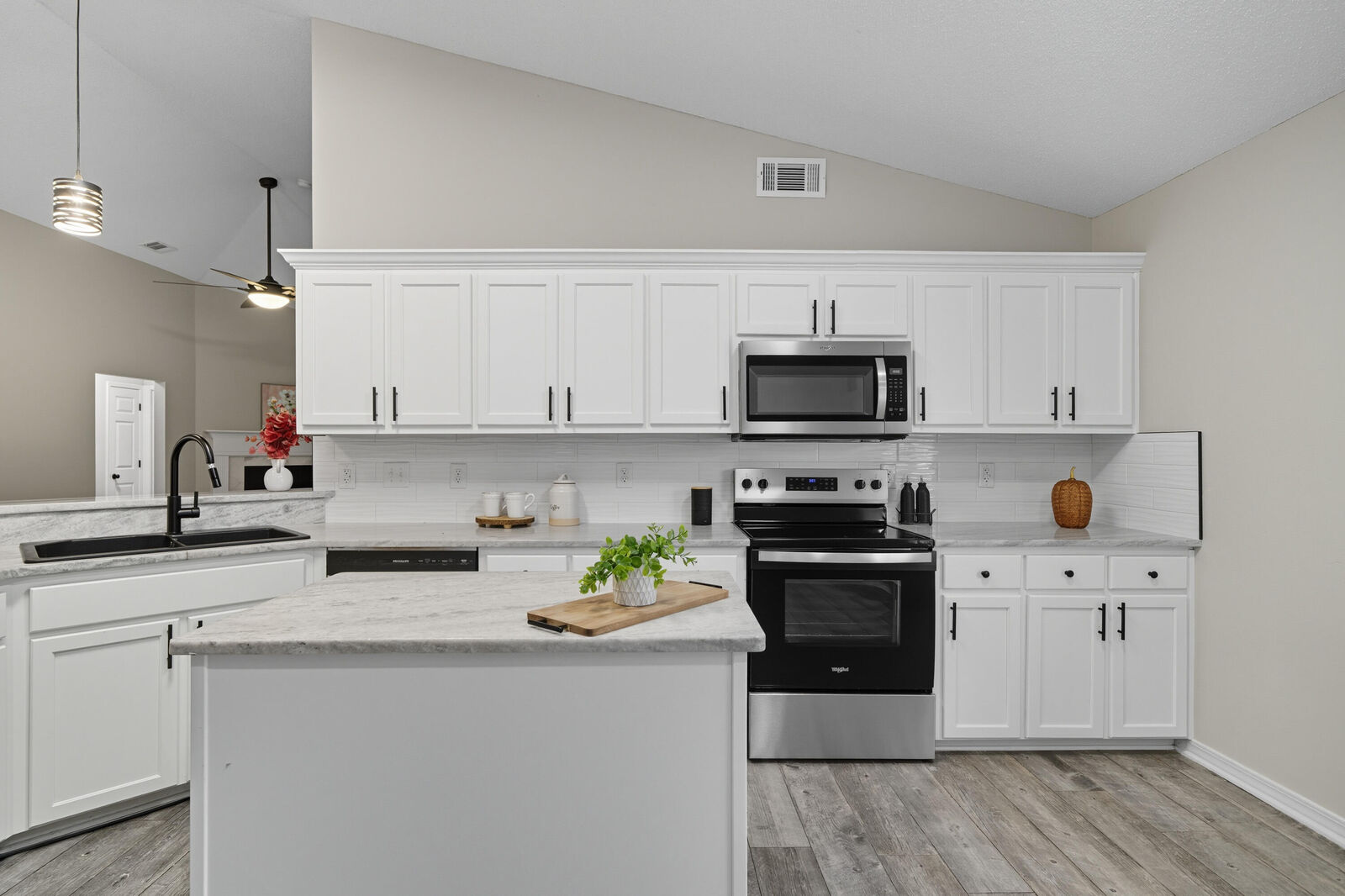 Property Photo: 725 Marsh Harbor Drive FL 32569