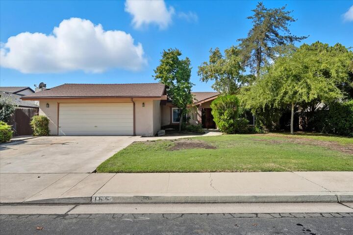 Property Photo:  165 Lyon Avenue  CA 93657 