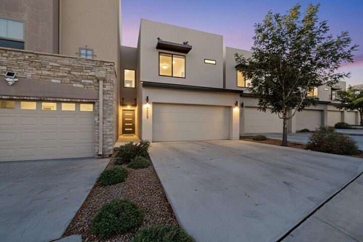 Property Photo: 4509 Villa Loma Lane NE NM 87111