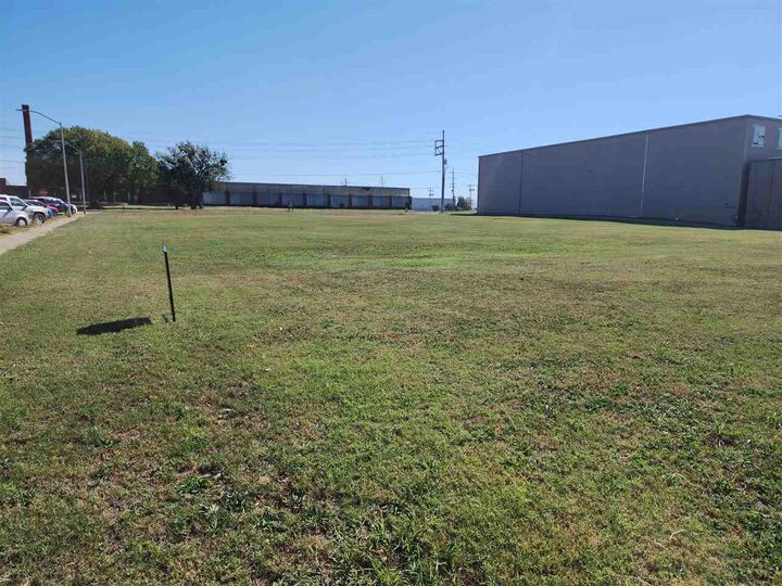 Property Photo: 2 SW E Ave OK