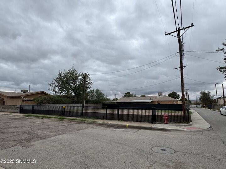 Property Photo:  640 E E Picacho Avenue  NM 88001 