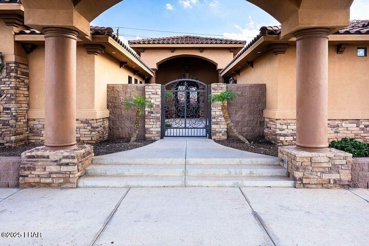 Property Photo: 1824 Stovall St AZ 86442