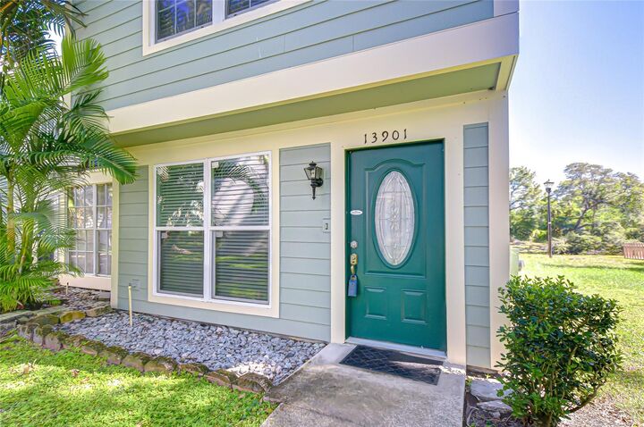 Property Photo:  13901 Fletchers Mill Drive  FL 33613 