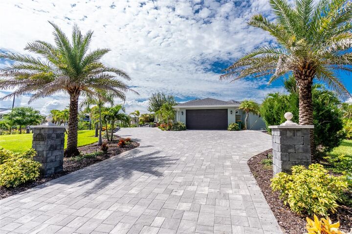 Property Photo: 600 Lookout Alley FL 33946