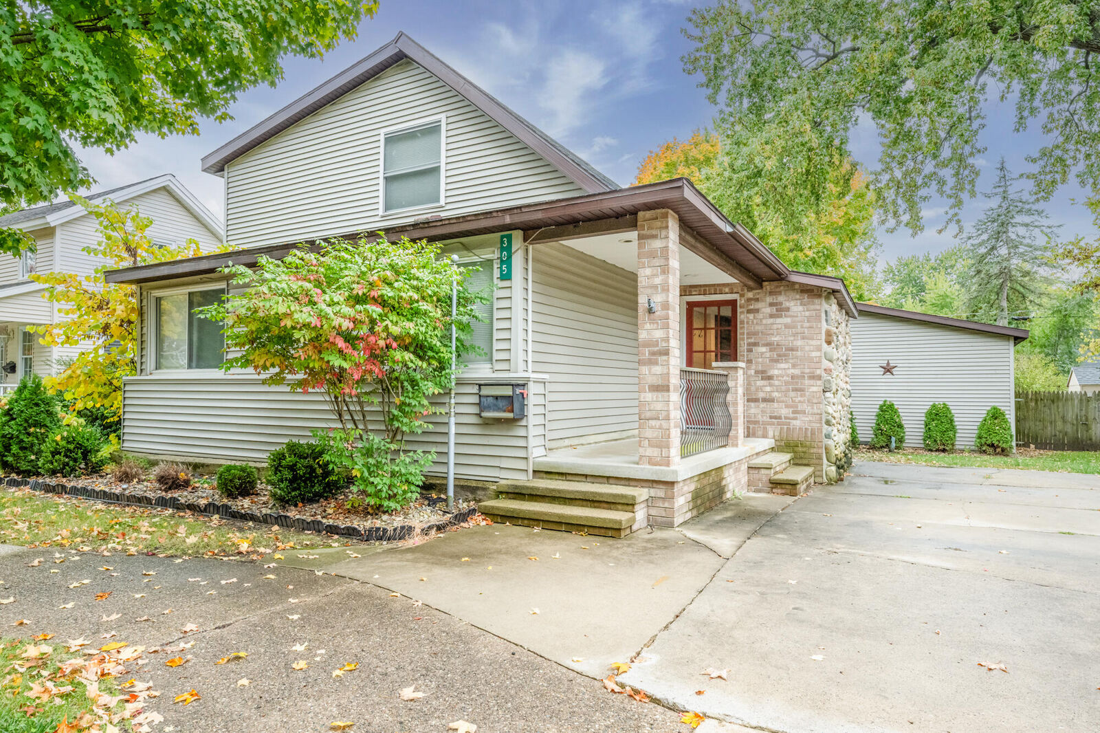 Property Photo: 305 S Main Street MI 49103