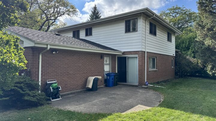 Property Photo: 900 E Golfview Drive IL 60056